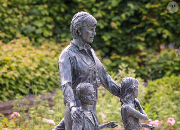 La statue de la princesse Diana, inaugurée dans les jardins de Kensington Palace, le jour de son 60 ème anniversaire à Londres, le 1er juillet 2021. 