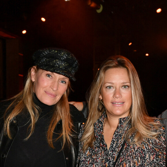 Philippe Lellouche, Estelle Lefébure, Caroline Faindt et Zinedine Soualem lors de la soirée de lancement du nouveau Range Rover au Pavillon Vendôme à Paris le 4 novembre 2021. © Veeren / Bestimage 