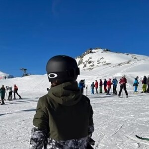 Estelle Lefébure et son fils Giuliano en vacances à la montagne. @ Instagram / Estelle Lefébure
