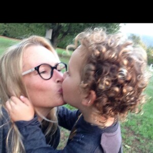 Estelle Lefébure est très proche de son fils. @ Instagram / Estelle Lefébure