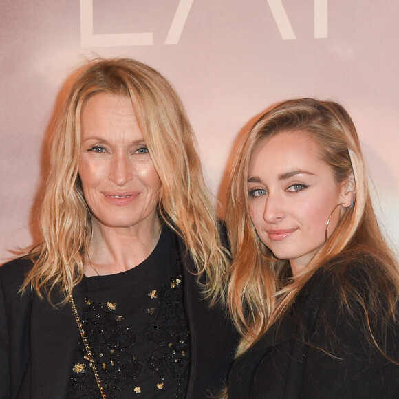 Estelle Lefébure avec sa fille Emma Smet à l'avant-première du film "Holy Lands" au cinéma UGC Normandie à Paris, France, le 4 décembre 2018. © Coadic Guirec/Bestimage 