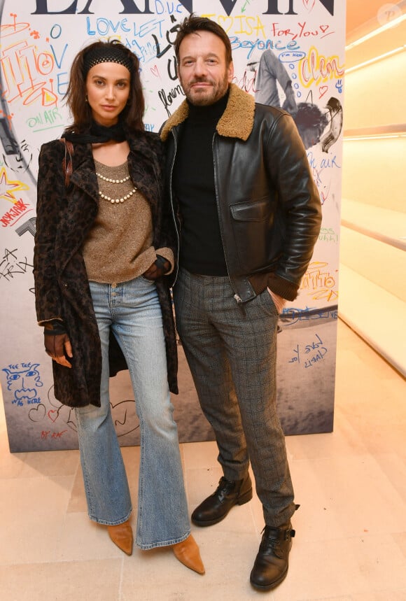 Exclusif - Samuel Le Bihan et sa nouvelle compagne Stefania Cristian - People lors de la présentation de la collection capsule de la maison Lanvin "Poetry in Motion", une nouvelle ligne jeune "surfer" , à la boutique Lanvin à Paris © Veeren / Bestimage 