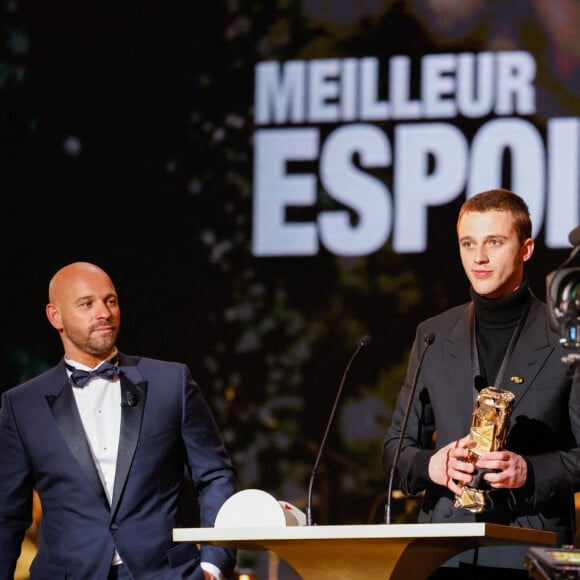 Franck Gastambide, Benjamin Voisin (César du Meilleur Espoir Masculin dans Illusions Perdues) - 47ème édition de la cérémonie des César à l'Olympia à Paris le 25 février 2022. © Borde / Jacovides / Bestimage