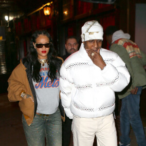 Rihanna, enceinte, et son compagnon ASAP Rocky sont allés dîner au restaurant italien Carbone à New York, le 18 février 2022.
