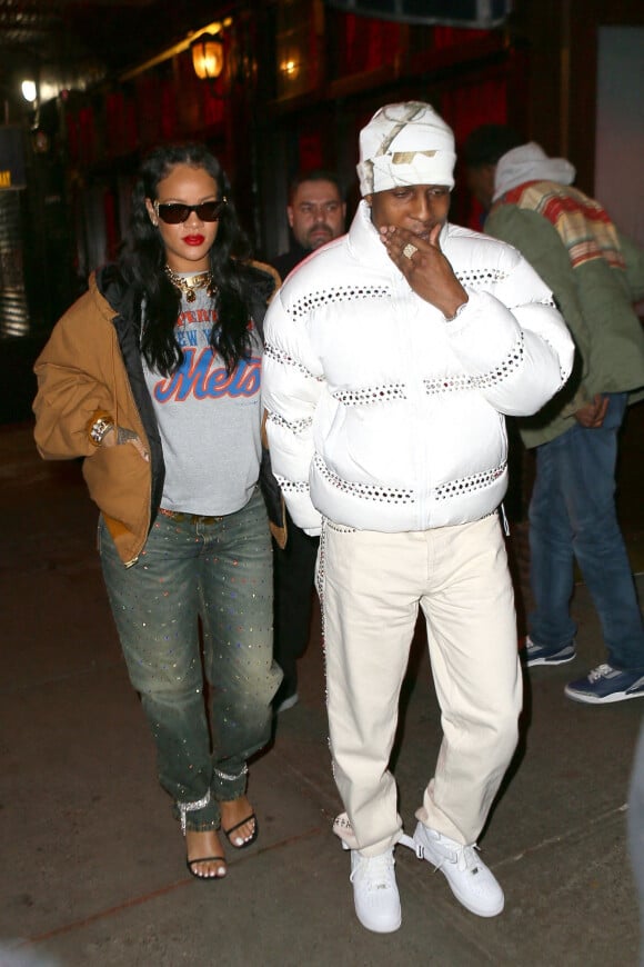 Rihanna, enceinte, et son compagnon ASAP Rocky sont allés dîner au restaurant italien Carbone à New York, le 18 février 2022.