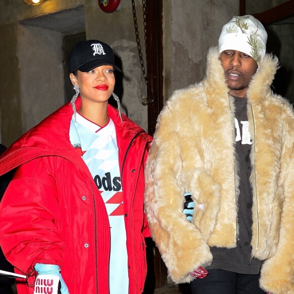Rihanna et son compagnon A$AP Rocky quittent le restaurant "Peasant" à New York.