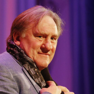Gérard Depardieu visite une école militaire de jeunes filles à Moscou, le 9 décembre 2017. Artyom Geodakyan / Itar Tass / Bestimage 