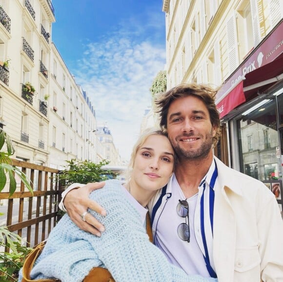 Camille Lou et son amoureux le sportif Romain Laulhe, fous amoureux sur Instagram.