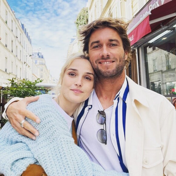 Camille Lou et son amoureux le sportif Romain Laulhe, fous amoureux sur Instagram.