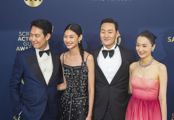 Lee Jung-jae, HoYeon Jung, Park Hae-soo et Kim Joo-ryoung, héros de la série Squid Game, assistent à la 28ème cérémonie des "Screen Actors Guild Awards" ("SAG Awards") à Santa Monica. Le 27 février 2022.