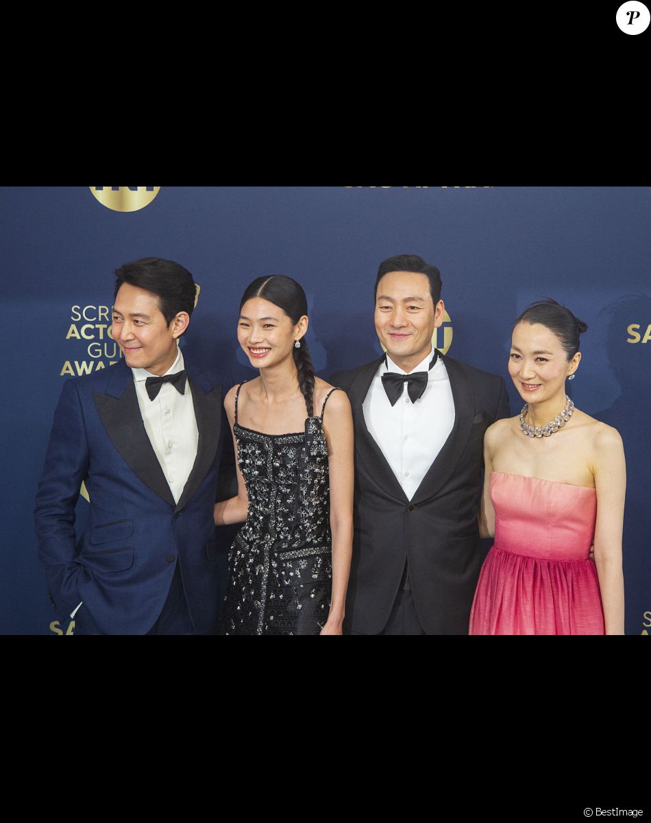 Lee Jung-jae, HoYeon Jung, Park Hae-soo et Kim Joo-ryoung, héros de la série Squid Game, assistent à la 28ème cérémonie des "Screen Actors Guild Awards" ("SAG Awards") à Santa Monica. Le 27 février 2022.