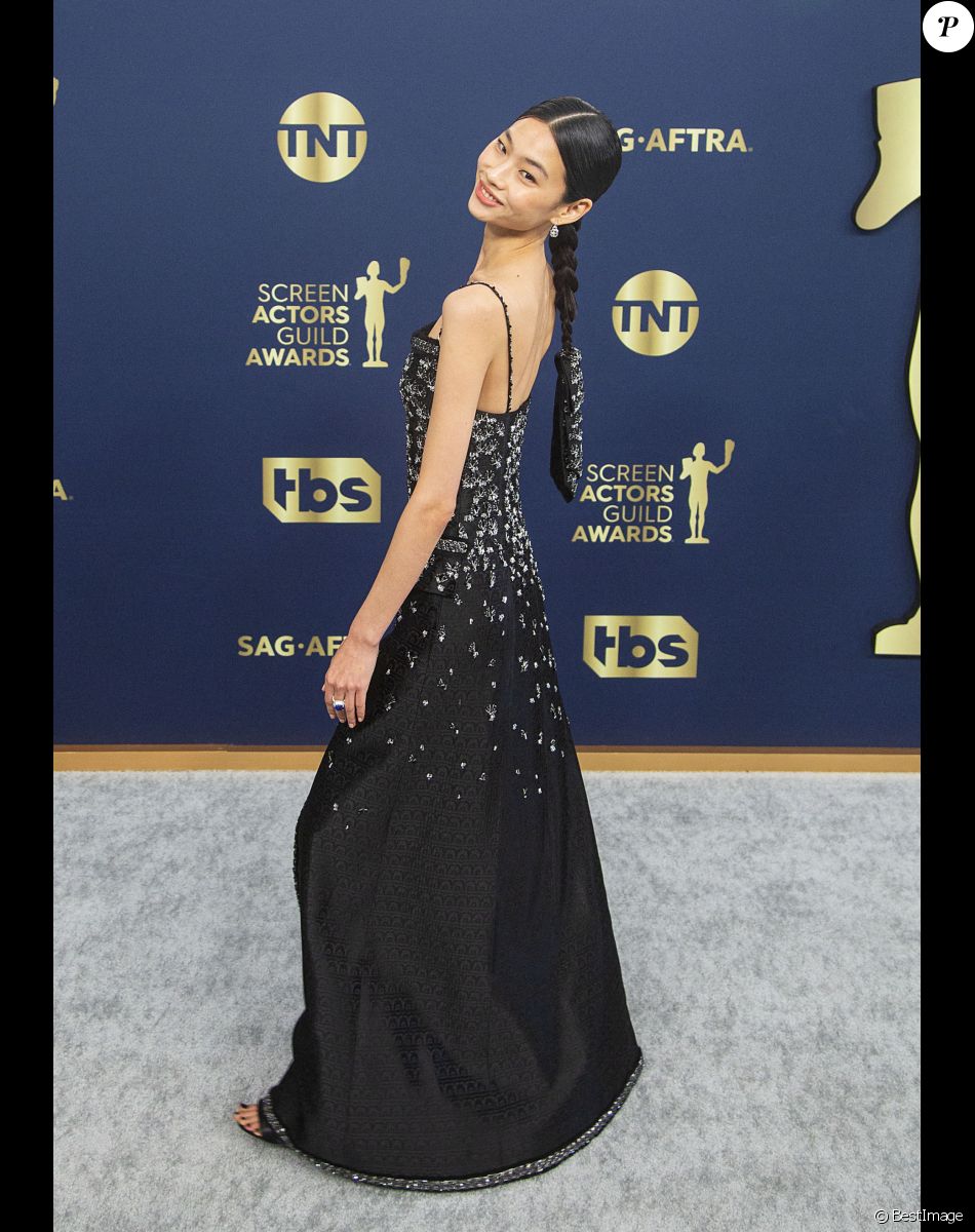 HoYeon Jung, héroïne de la série Squid Game, assiste à la 28ème cérémonie des "Screen Actors Guild Awards" ("SAG Awards") à Santa Monica. Le 27 février 2022.