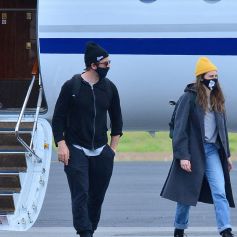 Exclusif - Shailene Woodley et son fiancé Aaron Rodgers quittent Orlando en Floride après un séjour en amoureux à Disney World le 5 avril 2021. 