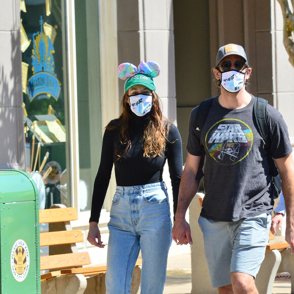 Exclusif - Shailene Woodley et son fiancé Aaron Rodgers ont passé le week-end de Pâques au parc Disney World à Orlando le 3 avril 2021. 