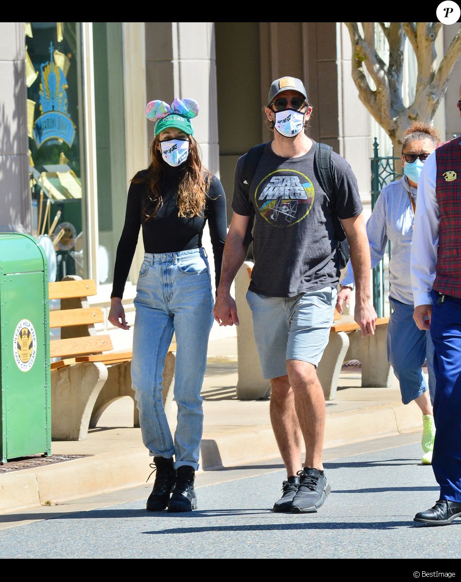 Exclusif - Shailene Woodley et son fiancé Aaron Rodgers ont passé le week-end de Pâques au parc Disney World à Orlando le 3 avril 2021.