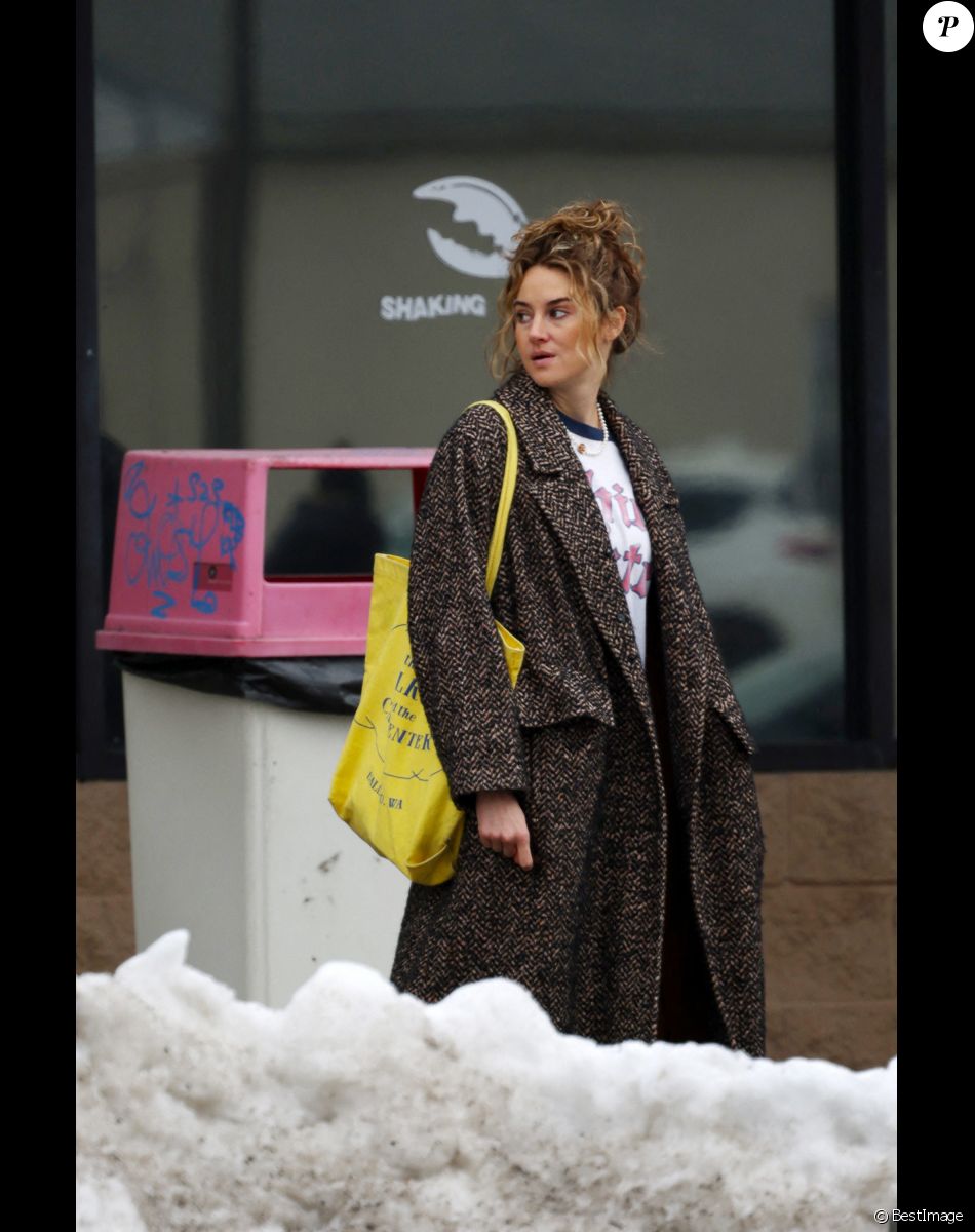 Exclusif - Shailene Woodley et Betty Gilpin sur le tournage du film "Three Women" dans l'Hudson Valley, New York, Etats-Unis, le 2 février 2022.