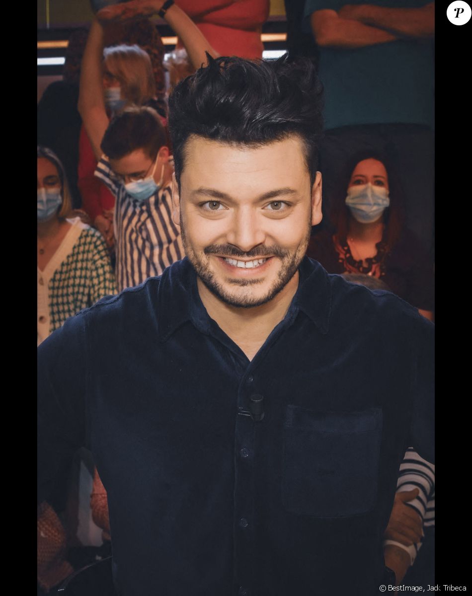 Exclusif - Kev Adams sur le plateau de l'émission TPMP (Touche pas à mon poste) diffusée en direct sur la chaine C8 le 15 février 2022. © Jack Tribeca / Bestimage