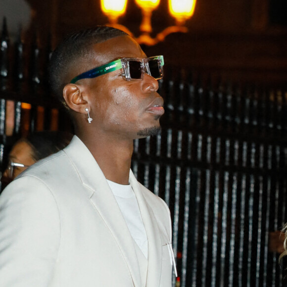 Paul Pogba et sa femme Maria Zulay Salaues - Arrivées et sorties du défilé Off-White Femme Automne/hiver 2022/2023 au palais Brongniart à Paris, France, le 28 février 2022. © Veeren-Christophe Clovis / Bestimage