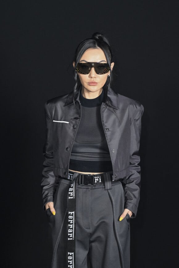 Jessica Wang dans les backstage du défilé de mode automne-hiver 2022/2023 "Ferrari" lors de la fashion week de Milan. Le 27 février 2022