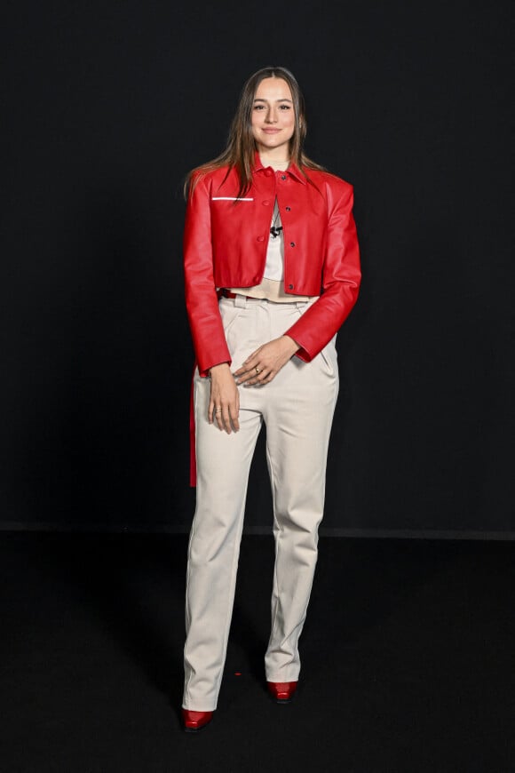 Charlotte Sine dans les backstage du défilé de mode automne-hiver 2022/2023 "Ferrari" lors de la fashion week de Milan. Le 27 février 2022