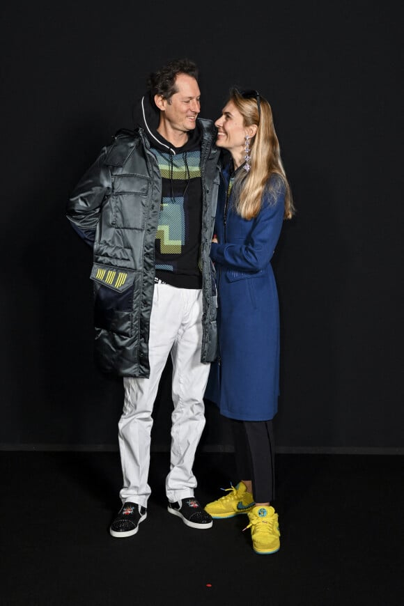 John Elkann et sa femme Lavinia Borromeo dans les backstage du défilé de mode automne-hiver 2022/2023 "Ferrari" lors de la fashion week de Milan. Le 27 février 2022