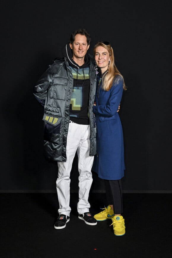 John Elkann et sa femme Lavinia Borromeo dans les backstage du défilé de mode automne-hiver 2022/2023 "Ferrari" lors de la fashion week de Milan. Le 27 février 2022