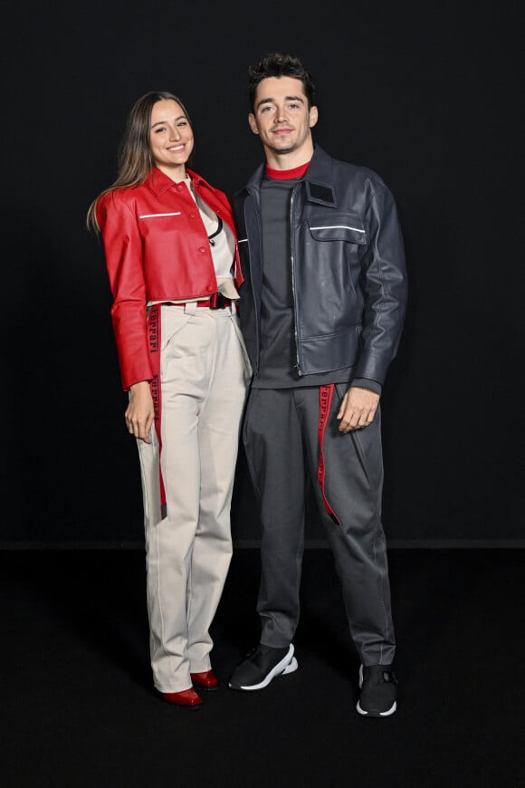 Charlotte Sine et son compagnon Charles Leclerc dans les backstage du défilé de mode automne-hiver 2022/2023 "Ferrari" lors de la fashion week de Milan. Le 27 février 2022