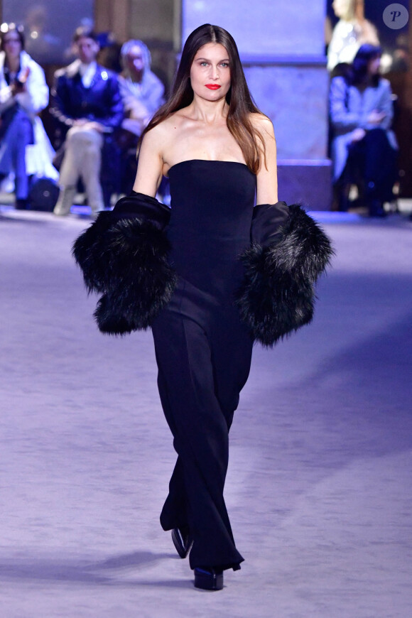 Laetitia Casta - Défilé de mode prêt-à-porter automne-hiver AMI lors de la fashion week de Paris.