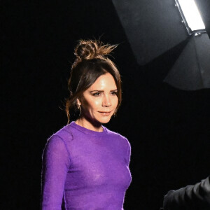 Victoria Beckham assiste au défilé Saint-Laurent, collection Prêt-à-porter Automne/Hiver 2022/2023 dans le cadre de la Fashion Week de Paris, France, le 1er Mars 2022.