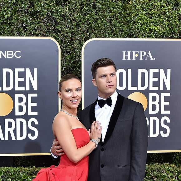 Scarlett Johansson et son fiancé Colin Jost - Photocall de la 77ème cérémonie annuelle des Golden Globe Awards au Beverly Hilton Hotel à Los Angeles, le 5 janvier 2020.  77th Annual Golden Globe Awards - Arrivals Los Angeles, California, United States of America on January 5th 2020. 