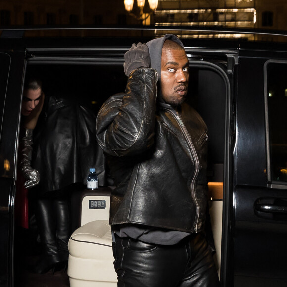 Kanye West et sa compagne Julia Fox sont de retour à l'hôtel Ritz lors de la fashion week à Paris le 24 janvier 2022. © Tiziano Da Silva / Bestimage 