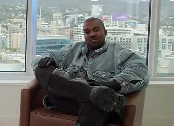 Kanye West se confie sur sa relation tendue avec son ex Kim Kardashian et Pete Davidson lors du talk-show Entertainment Tonight.