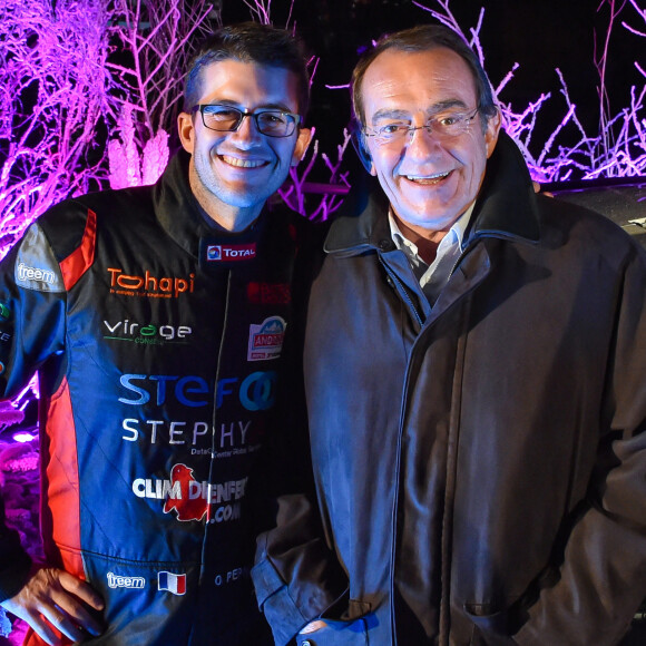 Jean-Pierre Pernaut et son fils Olivier Pernaut - Présentation de la nouvelle voiture de Margot Laffite, Jean-Pierre et Olivier Pernaut pour le trophée Andros à Paris le 26 novembre 2015. La compagnie des Bateaux-Mouches est leur partenaire officiel. © Lionel Urman / Bestimage