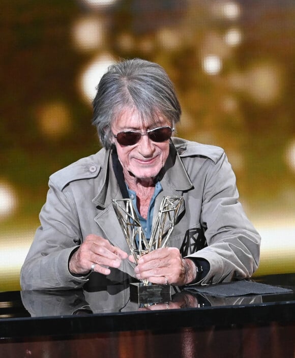 Jacques Dutronc (Victoire d'honneur) lors de la 37ème cérémonie des Victoires de la musique à la Seine musicale de Boulogne-Billancourt, le 11 février 2022. © Guirec Coadic/Bestimage 