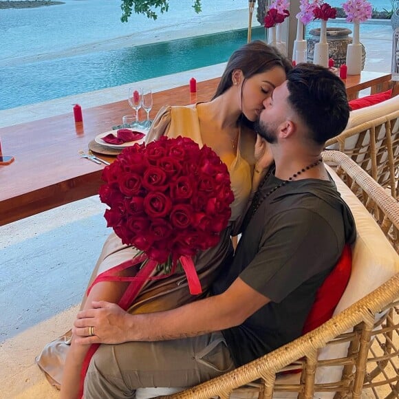 Nabilla Benattia et Thomas Vergara en amoureux pour la Saint-Valentin