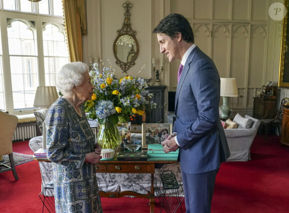 La reine Elisabeth II d'Angleterre reçoit le Premier ministre canadien Justin Trudeau au château de Windsor, le 7 mars 2022.