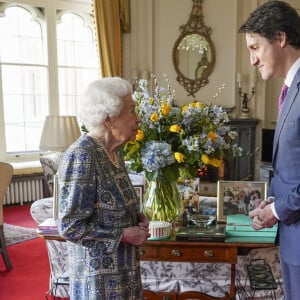 La reine Elisabeth II d'Angleterre reçoit le Premier ministre canadien Justin Trudeau au château de Windsor, le 7 mars 2022.