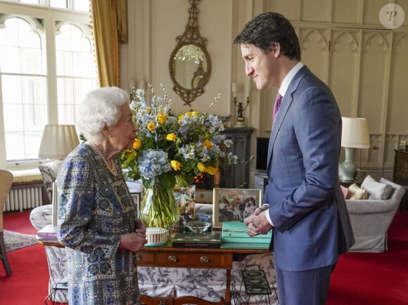 La reine Elisabeth II d'Angleterre reçoit le Premier ministre canadien Justin Trudeau au château de Windsor, le 7 mars 2022.