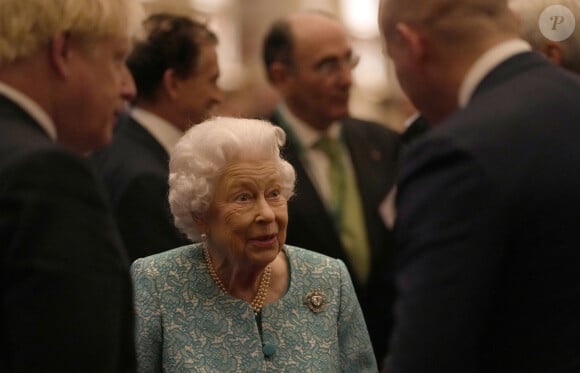 La reine Elisabeth II d'Angleterre et Boris Johnson (Premier ministre du Royaume-Uni) - Réception du "Global Investment Conference" au château de Windsor, le 19 octobre 2021.