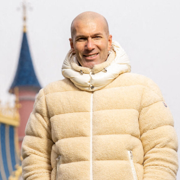 Zinédine Zidane - People au 30ème anniversaire du parc d'attractions Disneyland Paris à Marne-la-Vallée, le 5 mars 2022. Disney via Bestimage 