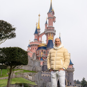 Zinédine Zidane - People au 30ème anniversaire du parc d'attractions Disneyland Paris à Marne-la-Vallée le 5 mars 2022. © Disney via Bestimage 