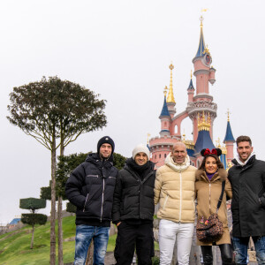 Zinédine Zidane avec sa femme Véronique et leurs fils Enzo Zidane, Luca Zidane, Elyaz Zidane, Théo Zidane - People au 30ème anniversaire du parc d'attractions Disneyland Paris à Marne-la-Vallée le 5 mars 2022. © Disney via Bestimage 