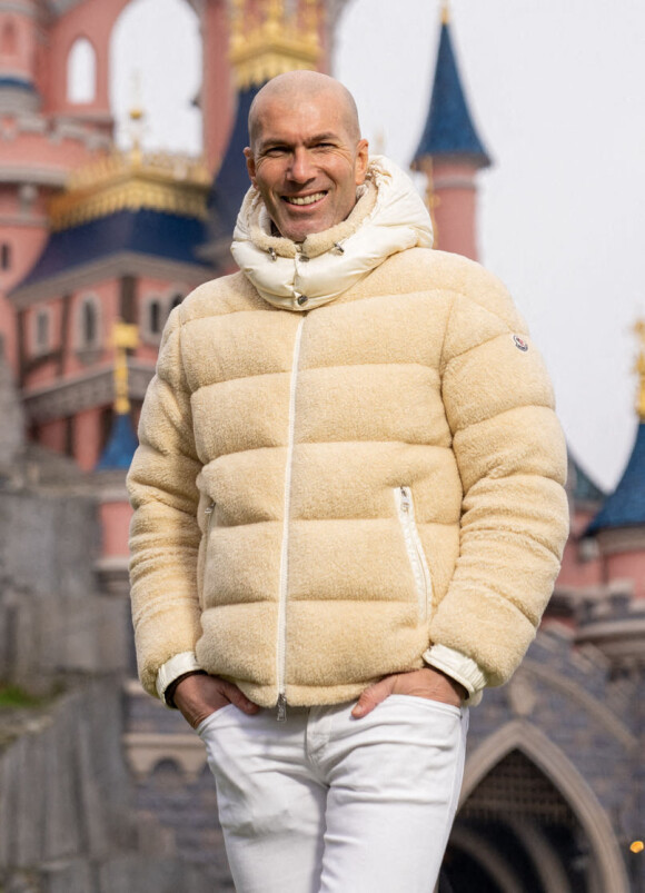 Zinédine Zidane - People au 30ème anniversaire du parc d'attractions Disneyland Paris à Marne-la-Vallée le 5 mars 2022. © Disney via Bestimage 