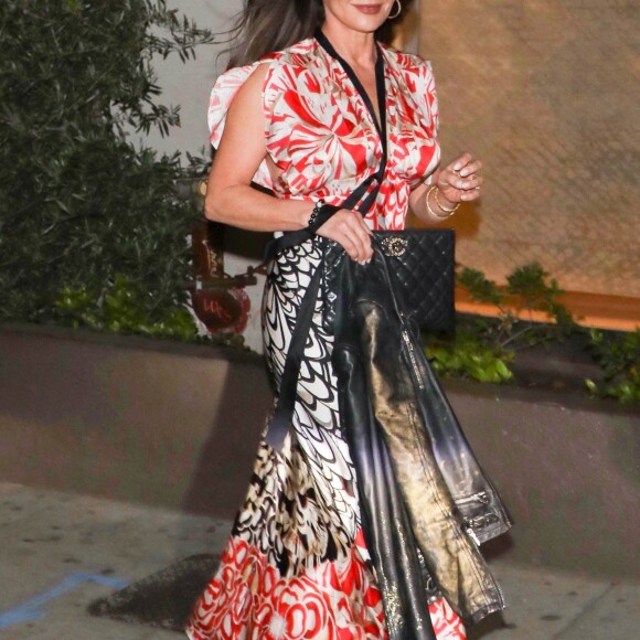 Catherine Zeta-Jones et son mari Michael Douglas ont dîné avec Robert Herjavec au restaurant Craig's à West Hollywood le 7 mars 2022.