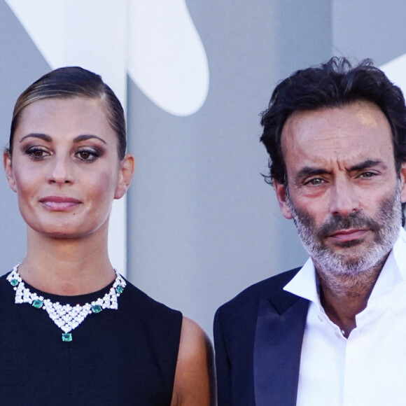 Séparation - Anthony Delon et Sveva Alviti se sont séparés - Anthony Delon (Costume Giorgio Armani, chaussures Church's, Bulgari) et sa compagne Sveva Alviti ( (Robe Valentino, bijoux Bulgari, chaussures Roger Vivier ) lors de la cérémonie d'ouverture de la 77ème édition du festival international du film de Venise (Mostra) le 2 septembre 2020.  Sveva Alviti ( (Robe Valentino, bijoux Bulgari, chaussures Roger Vivier ) and Anthony Delon (Costume Giorgio Armani, chaussures Church's, Bulgari) walk the red carpet ahead of the Opening Ceremony and the "Lacci" red carpet during the 77th Venice Film Festival on September 02, 2020 in Venice, Italy. 