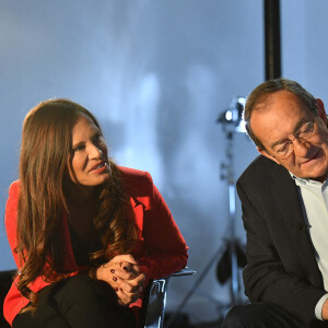 Jean-Pierre Pernaut et sa femme Nathalie Marquay lors de l'enregistrement de l'émission "Animaux Stars" le 23 novembre 2021, qui sera diffusée le 5 février 2022 sur la chaine Animaux. © Veeren/Bestimage 