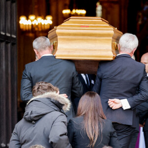 Nathalie Marquay et son fils Tom - Obsèques de Jean-Pierre Pernaut en la Basilique Sainte-Clotilde à Paris le 9 mars 2022. © Cyril Moreau / Bestimage