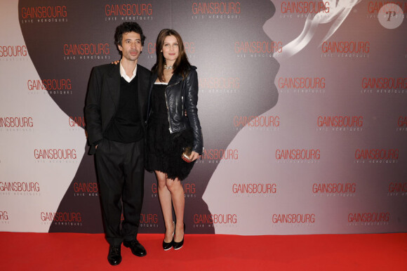Eric Elmosnino et Laetitia Casta lors de la première du film Gainsbourg (vie héroïque) à Paris le 14 janvier