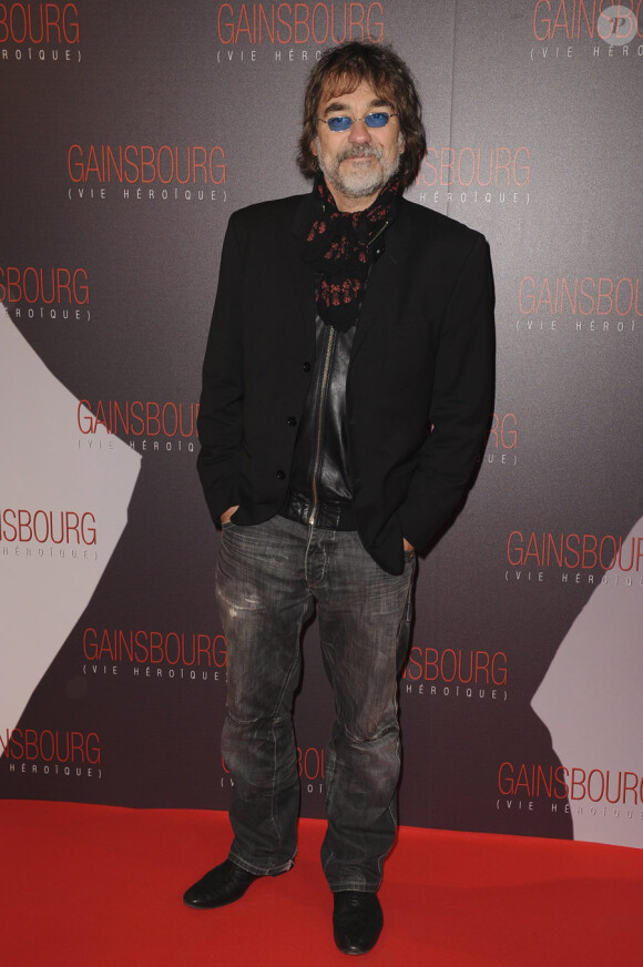 Olivier Marchal lors de la première du film Gainsbourg (vie héroïque) à Paris le 14 janvier