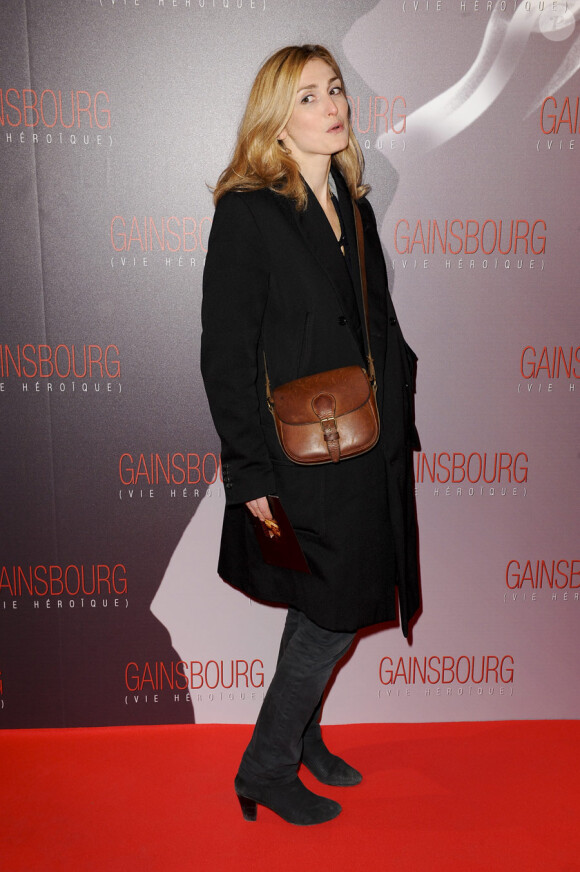 Julie Gayet lors de la première du film Gainsbourg (vie héroïque) à Paris le 14 janvier 2010
